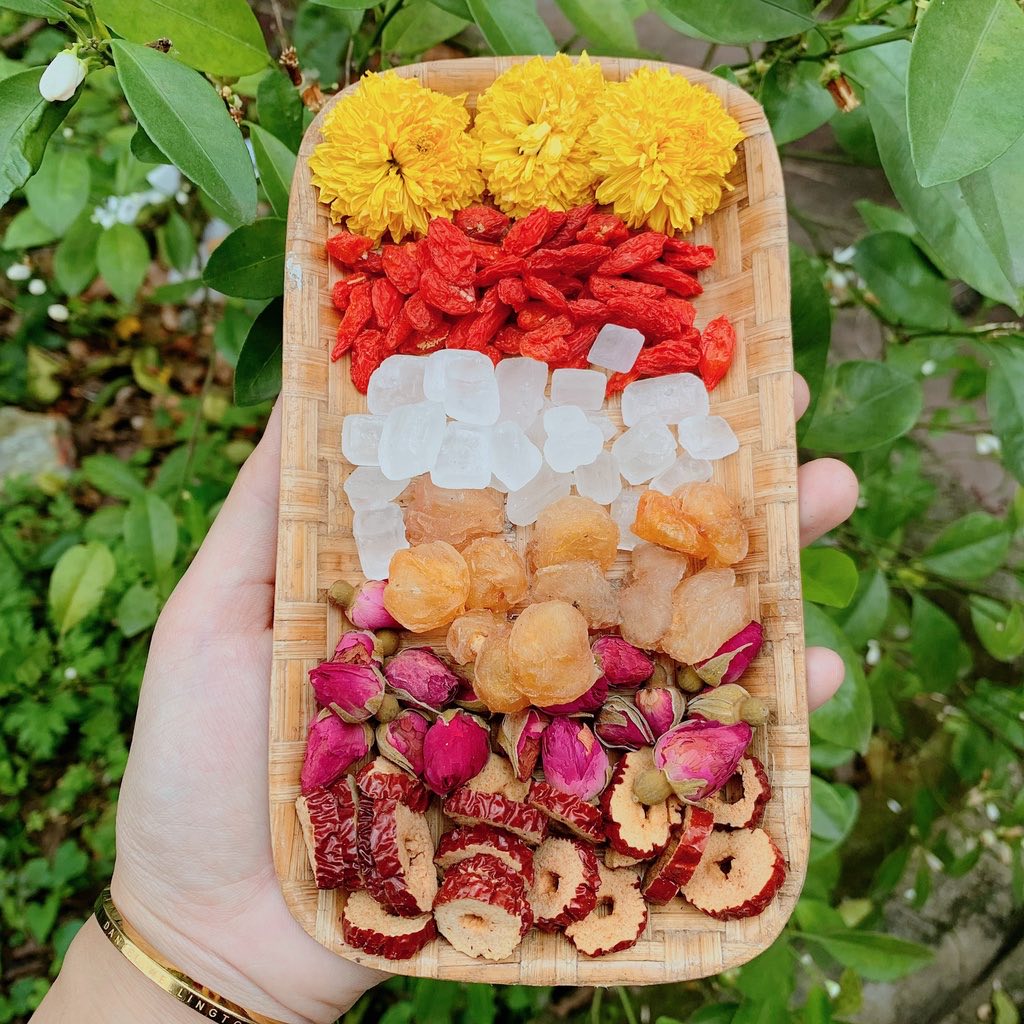 https://jindo.vn/wp-content/uploads/2026/09/mua-tra-hoa-cuc-ngu-vi-thao-duoc-xanh-so-1-jindo-thuong-ha-3.jpg